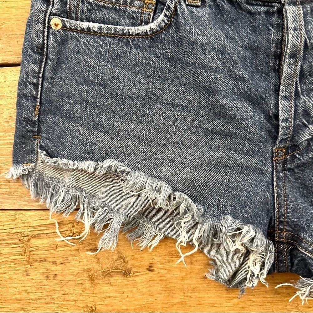 We The Free by Free People Denim Distressed Shorts Size 26 - Picture 3 of 8